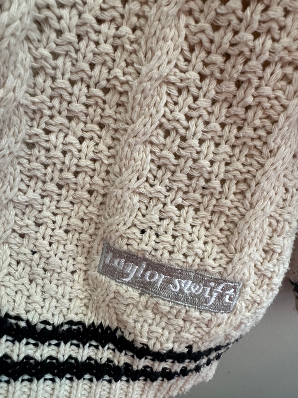 Taylor swift Cream Cable Knit V-Neck Button Cardigan with Black Trim - Picture 3 of 9